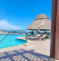 Albercas secundarias con pool-bar