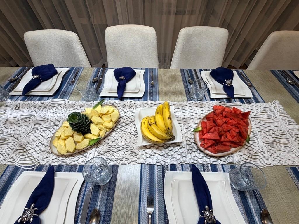 Freshly cut fruits served on the day of arrival