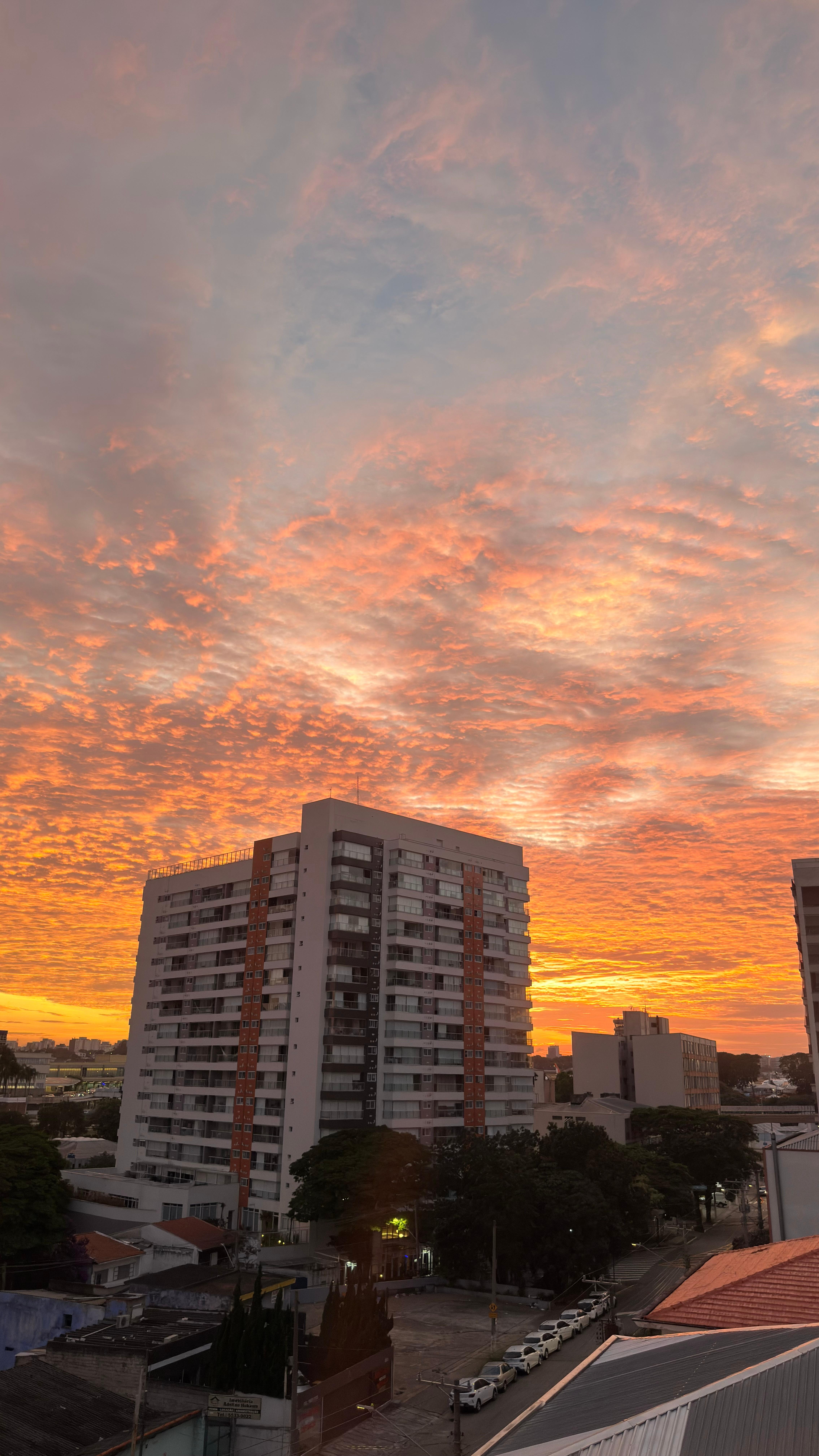 Beautiful view. The hotel is close to the airport but not in any route. So, very quiet. 