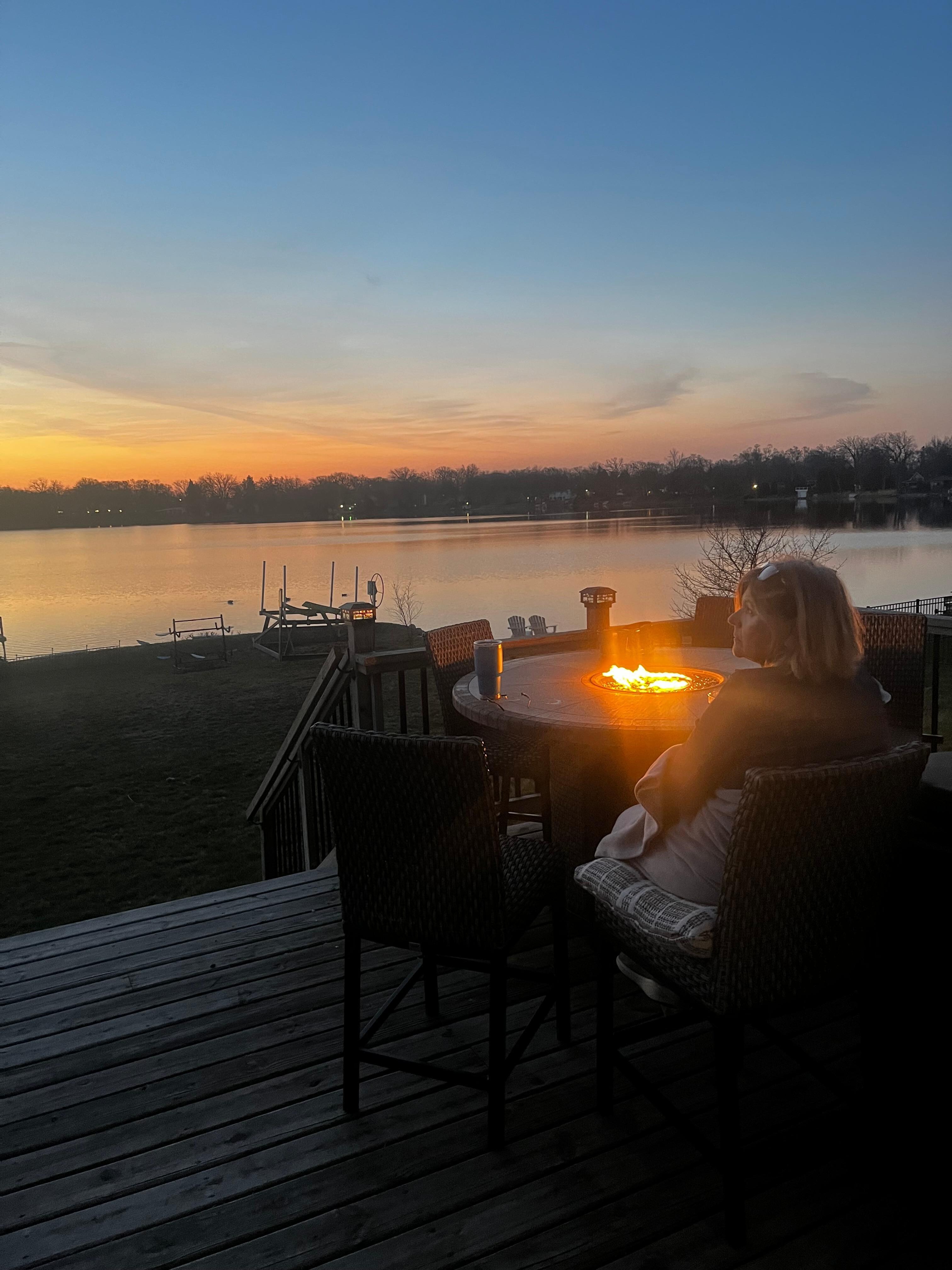 My girlfriend flew in for Easter Weekend. We enjoyed the outdoor fire pit and hot tub 