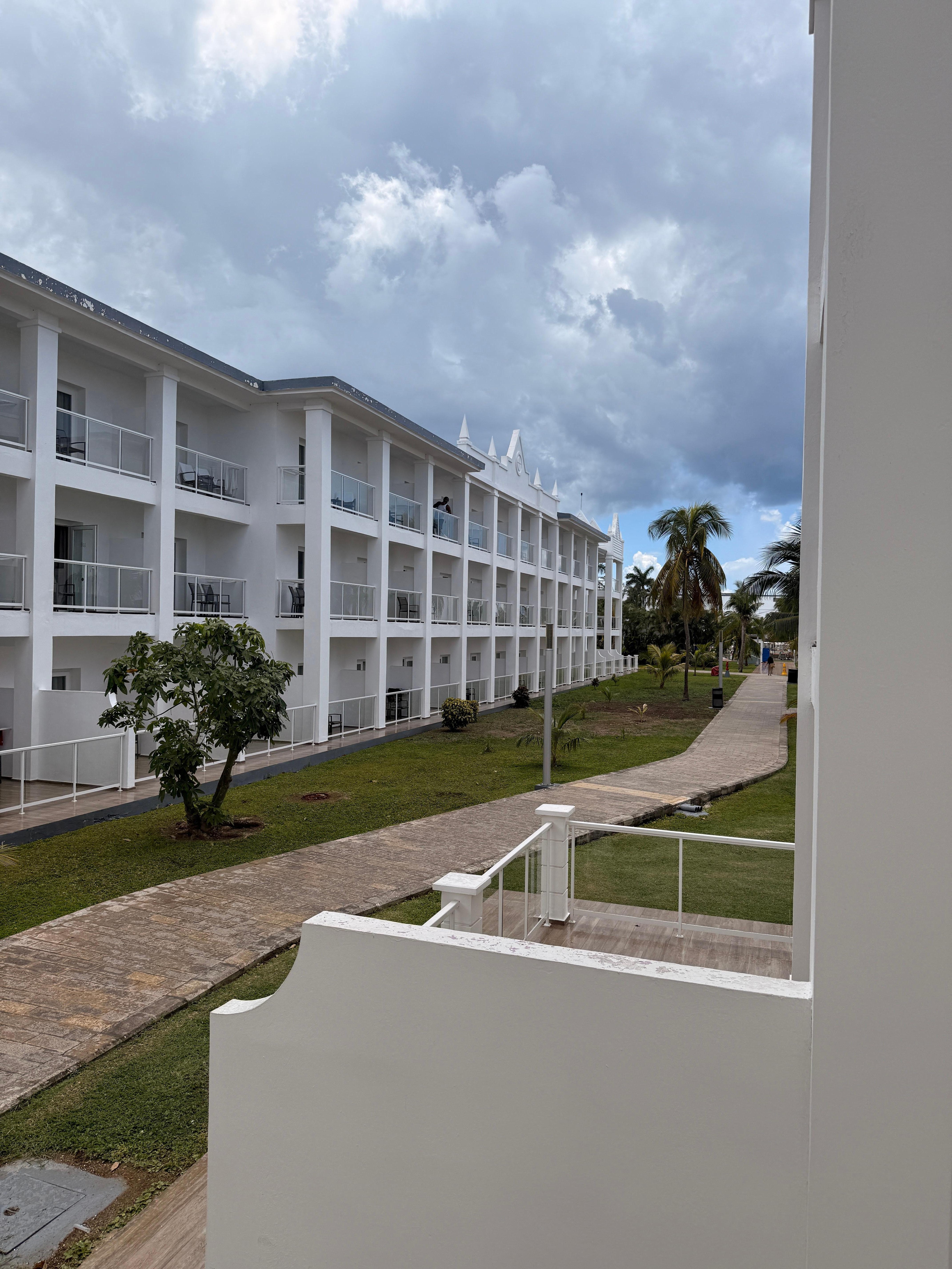 Walkway between buildings