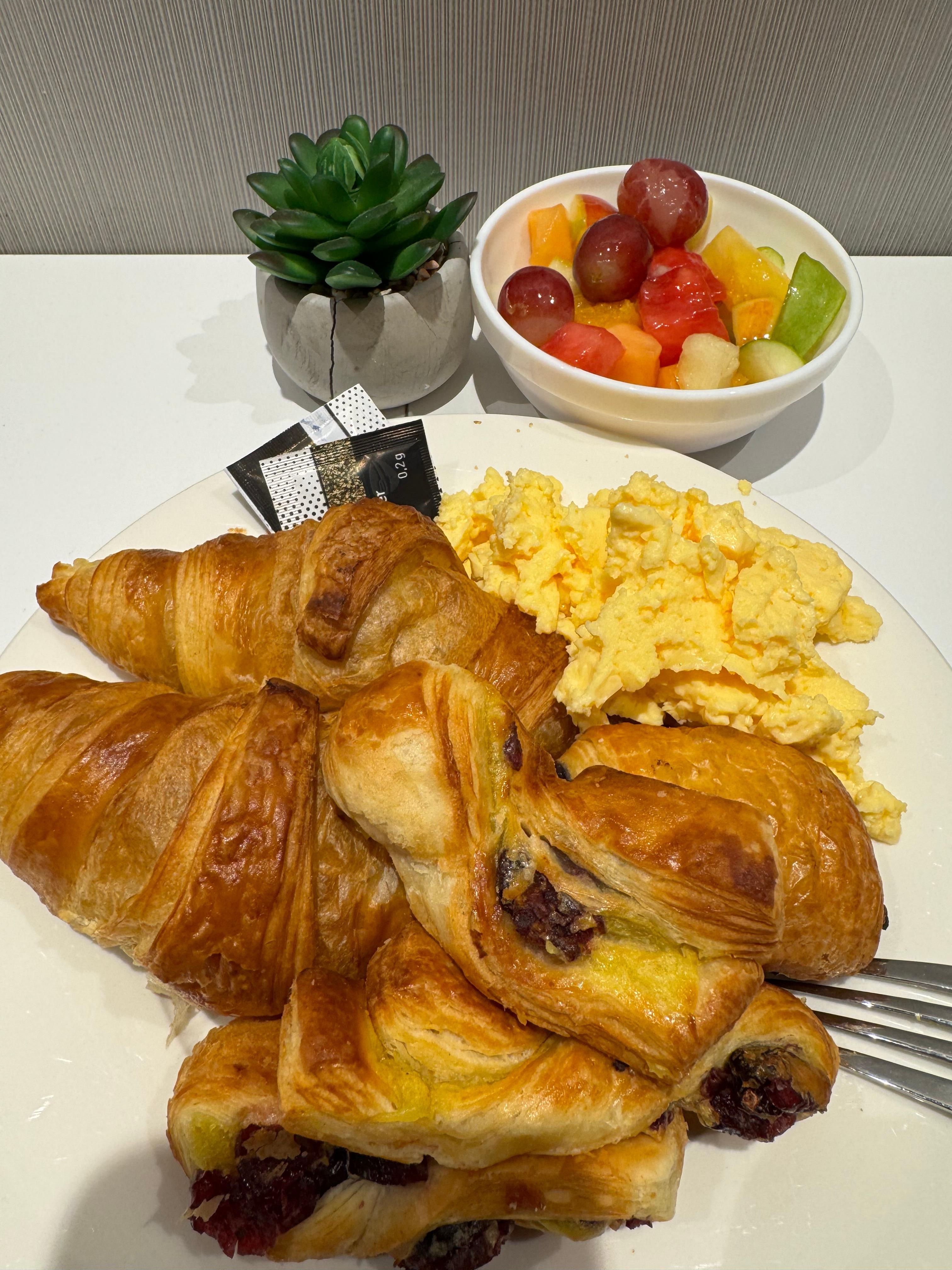 Fresh fruits & yummy breads.