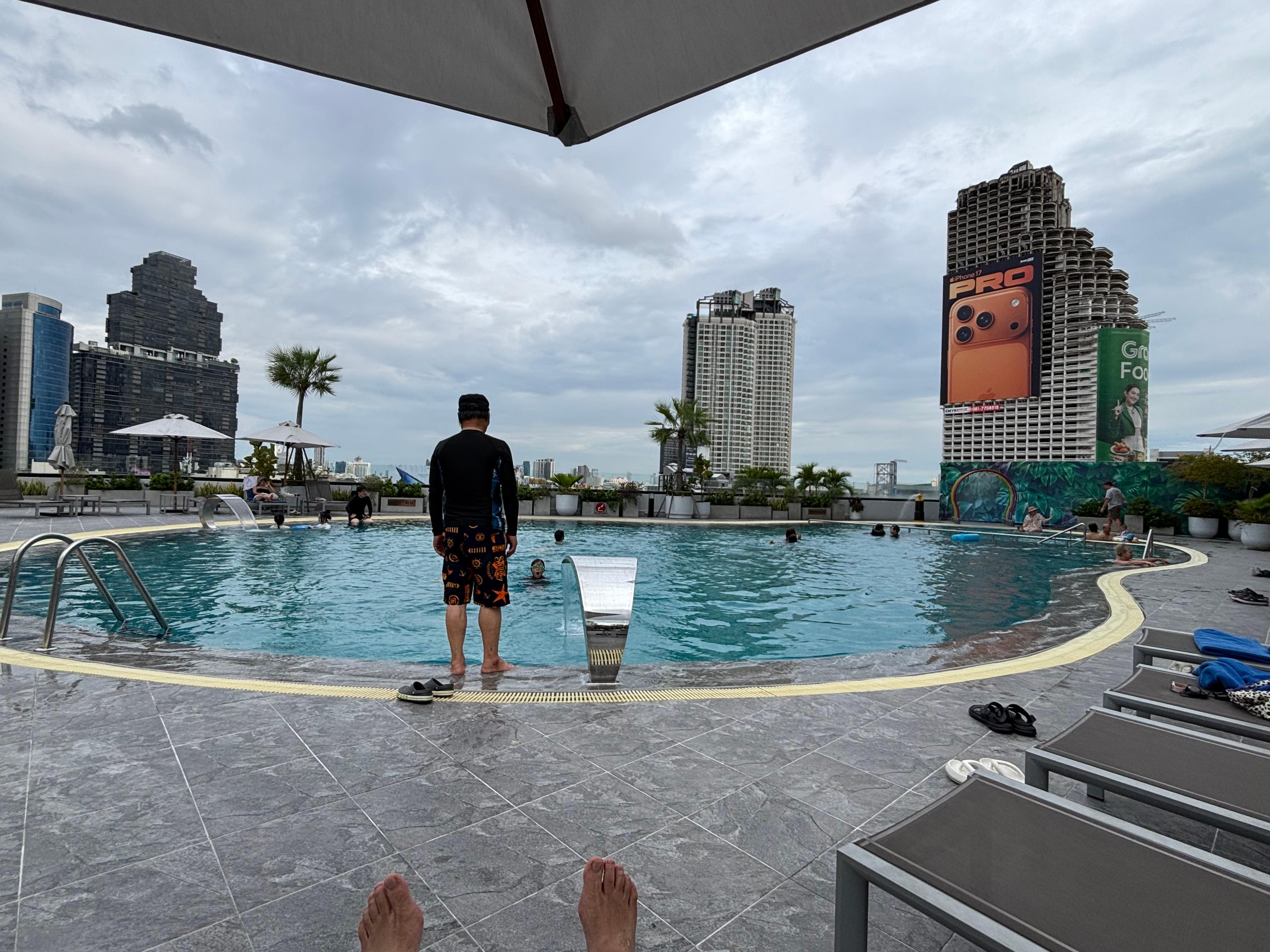 プールも改修が終わり綺麗になってました