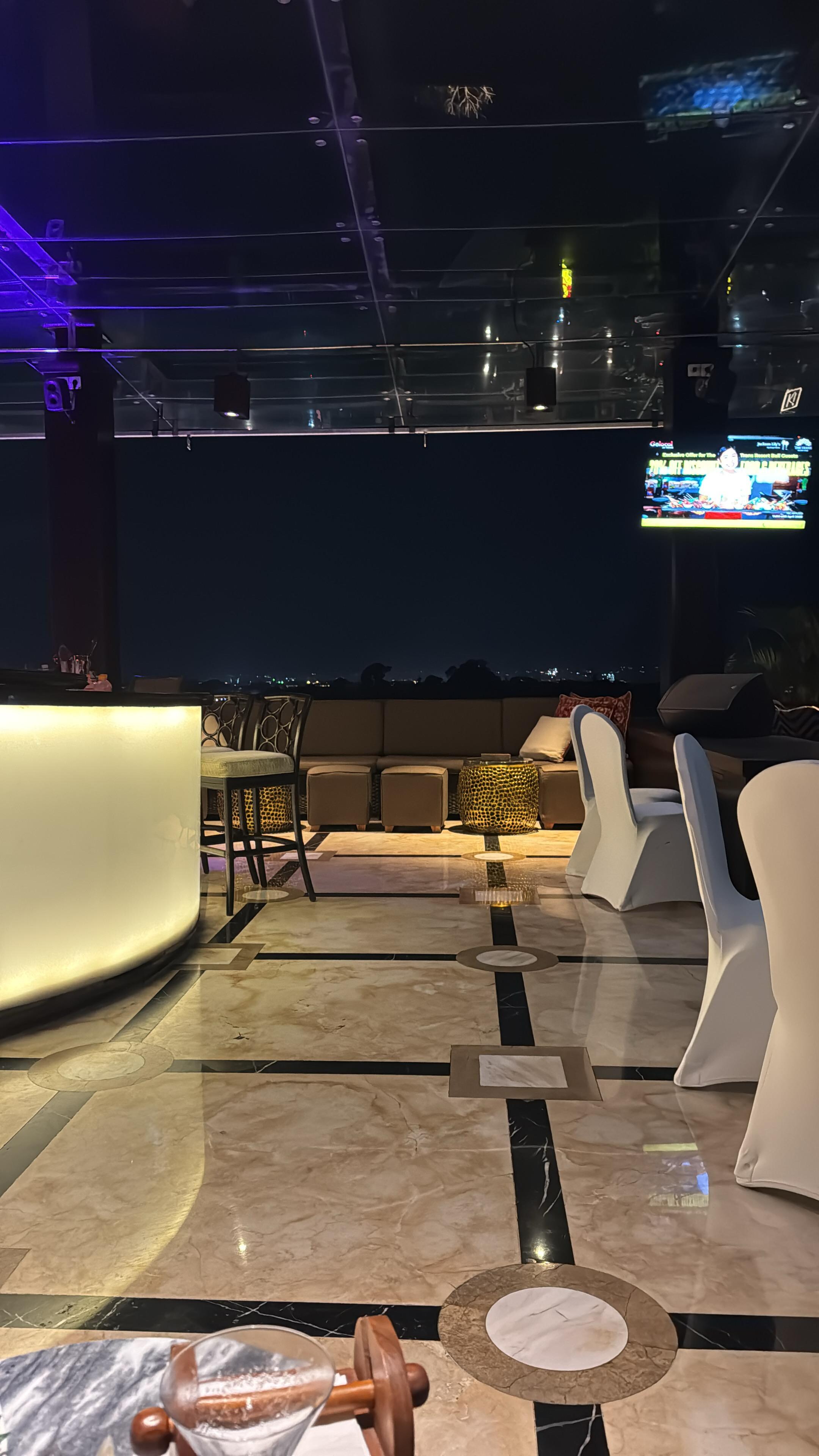 18th Floor Bar