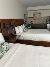 Room showing kitchenette