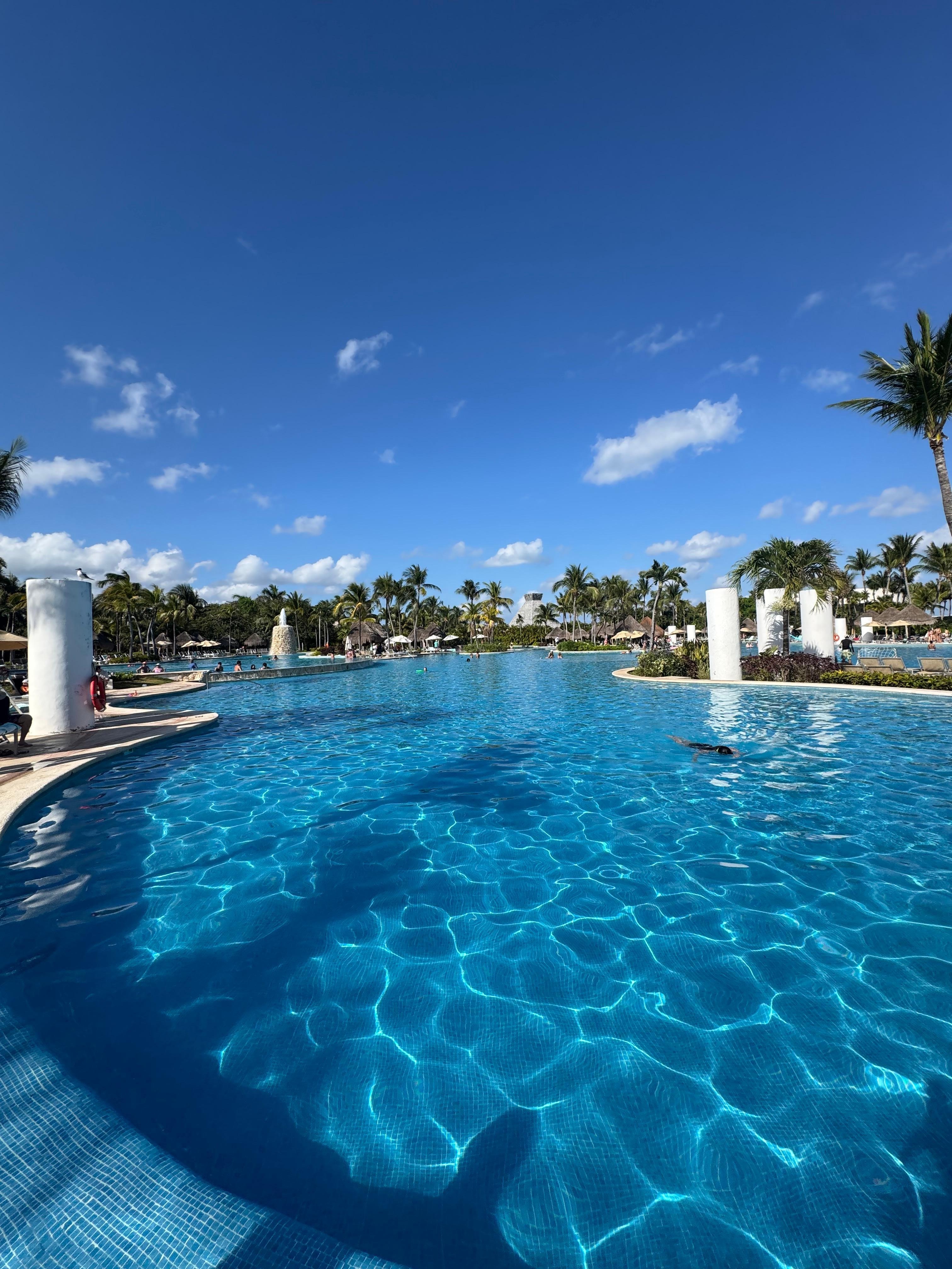 This was the main pool which gets lost in the image because its huge.