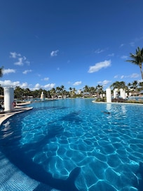 This was the main pool which gets lost in the image because its huge.