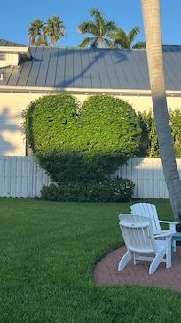This is what you see when you walk thru the trellis