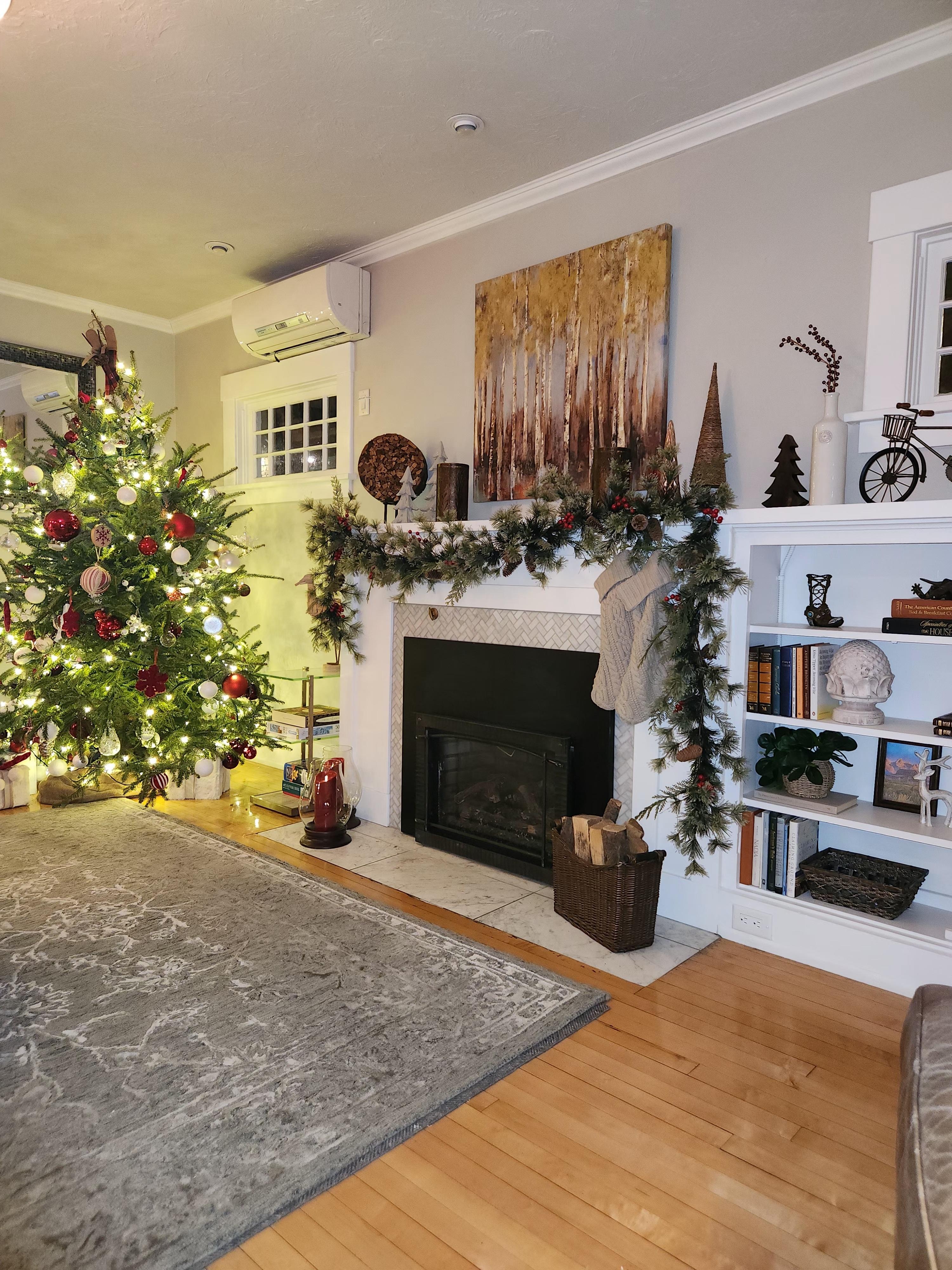 Main house sitting area. Cozy and welcoming. 