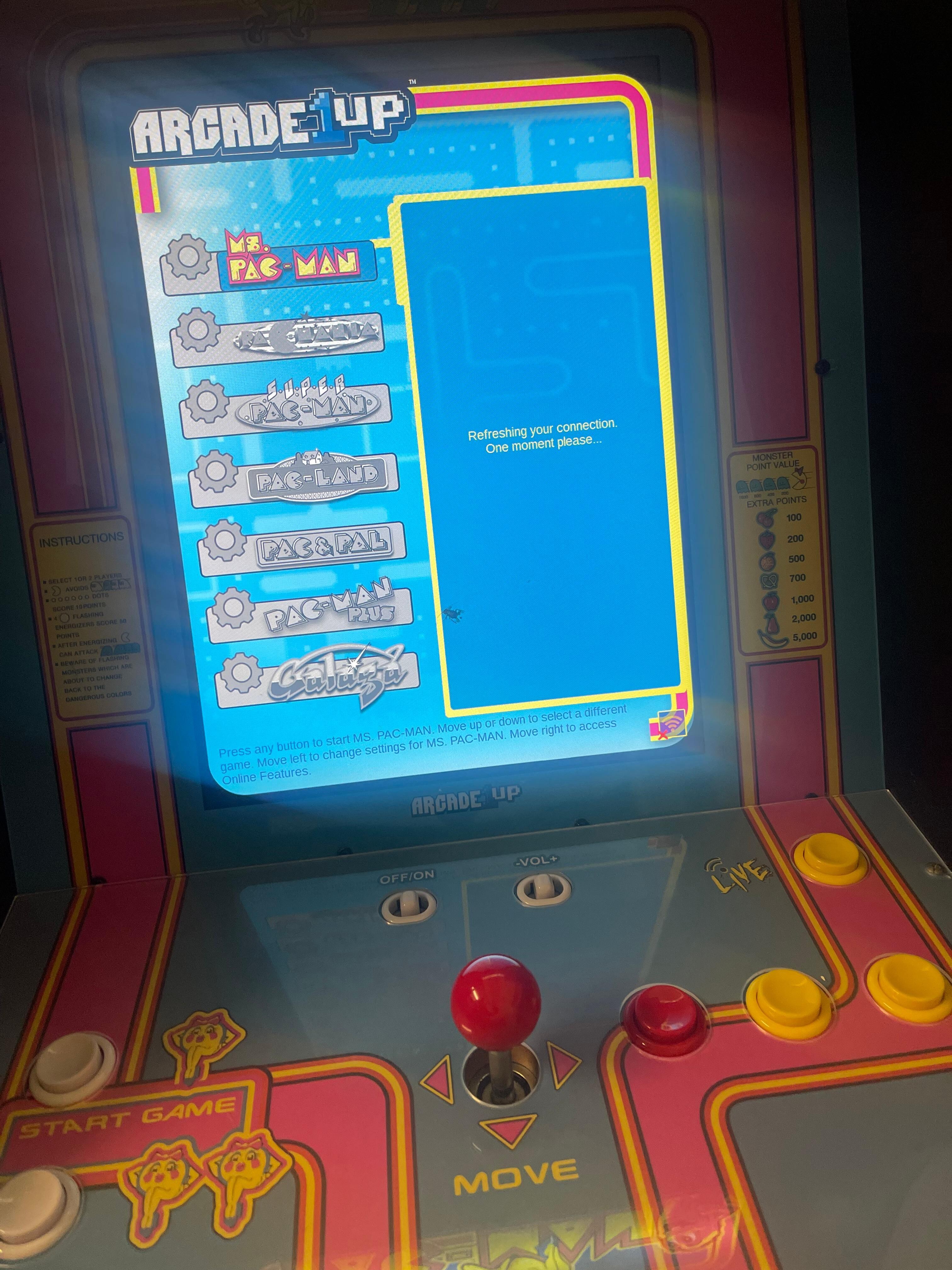 Ms. Pac-Man Arcade. Roach inside screen