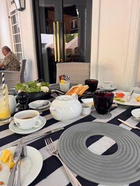 BREAKFAST