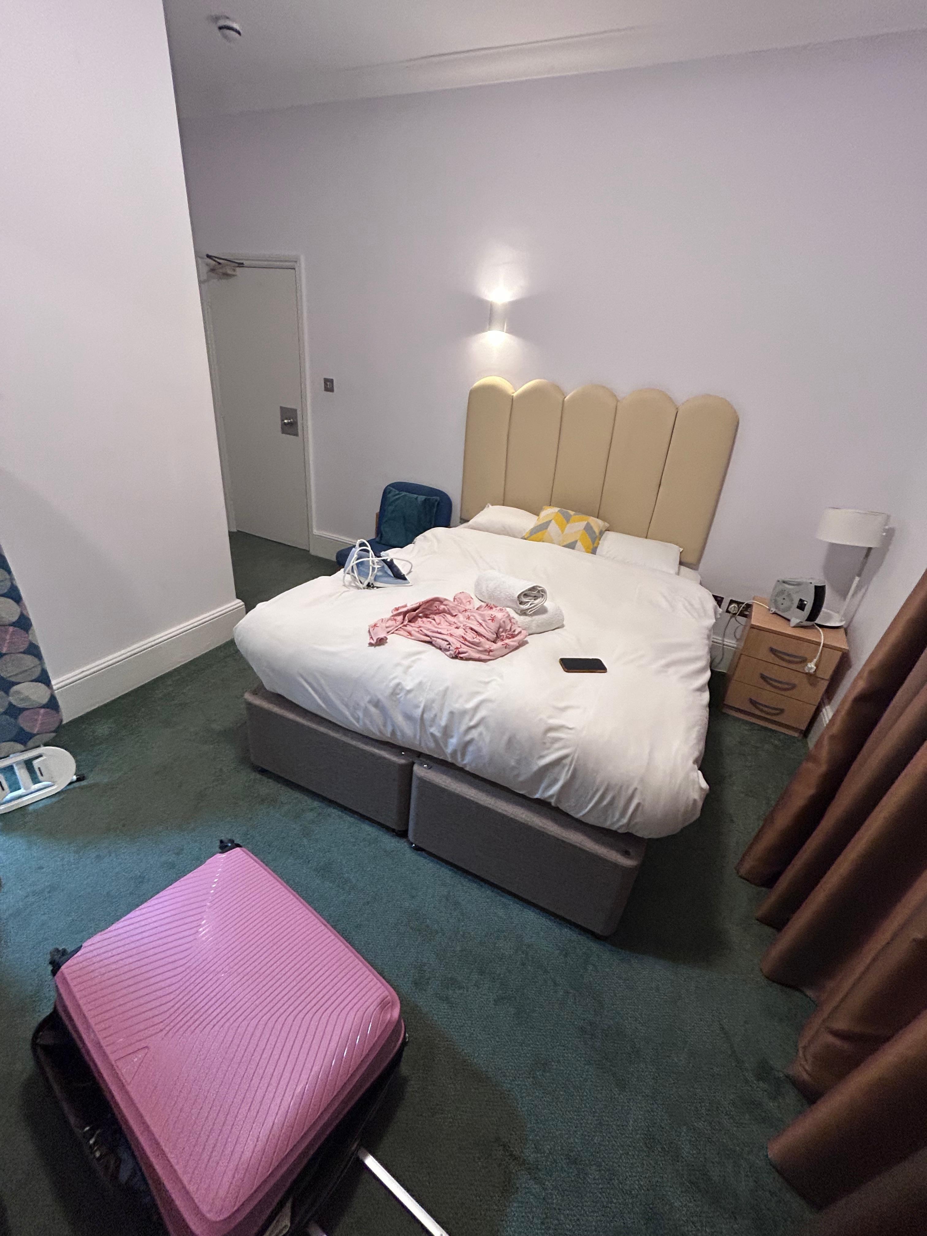 Basic en-suite double room 
