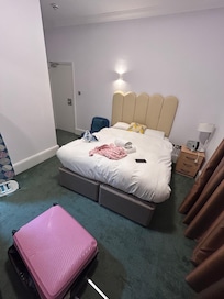 Basic en-suite double room
