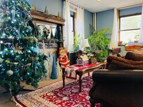 Living room/breakfast area