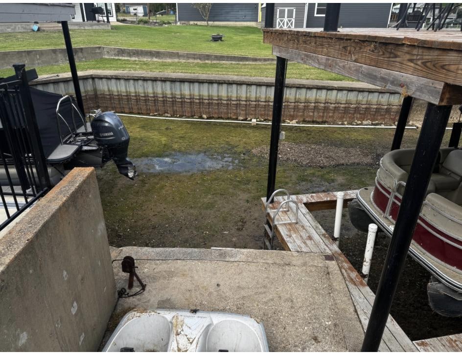 the "cove" and view out front was a giant mud pit with a 6-8 foot drop off and about 20+ feet of mud that you had to walk through to reach water