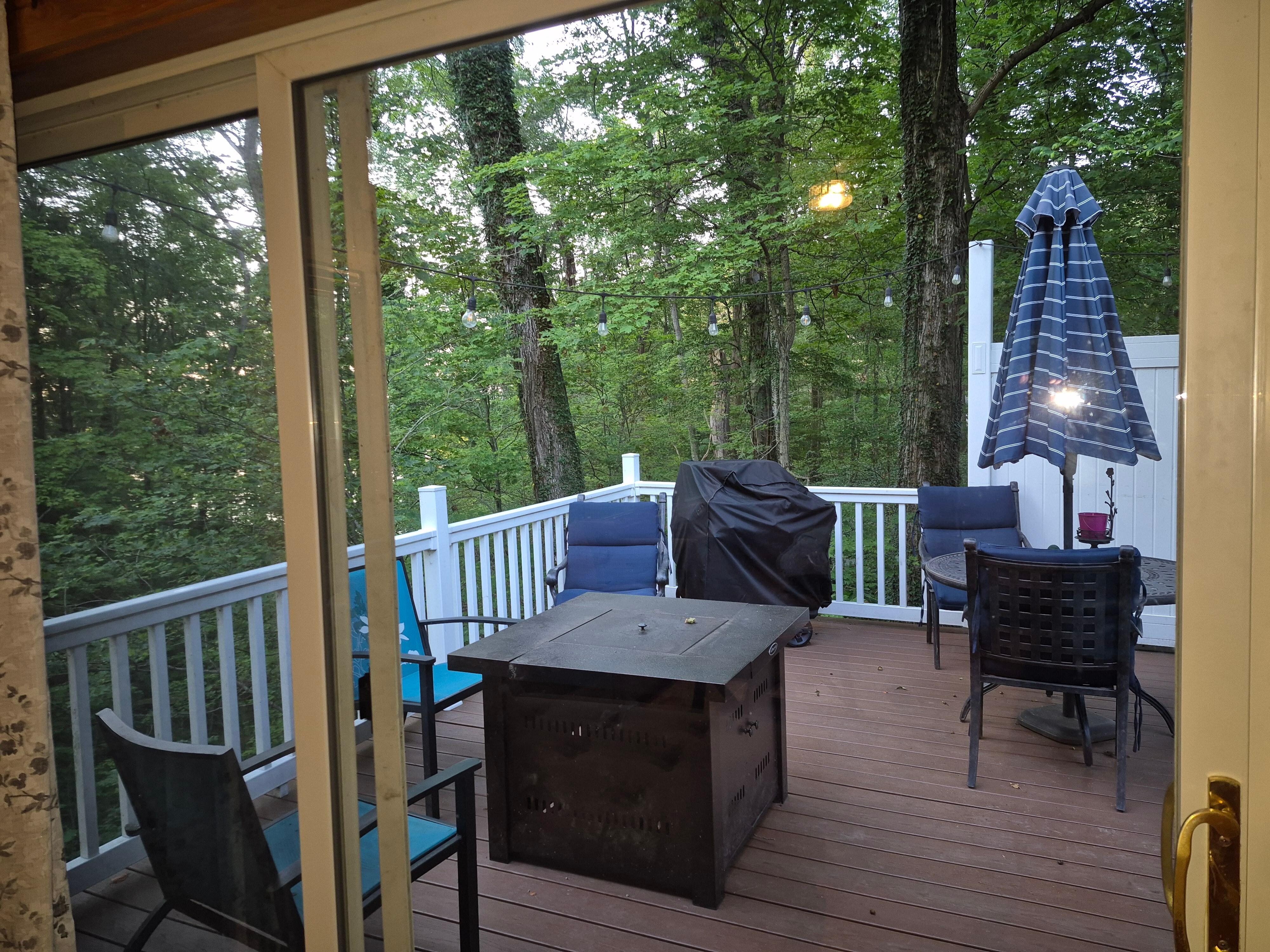 Quiet, private deck and nice view.