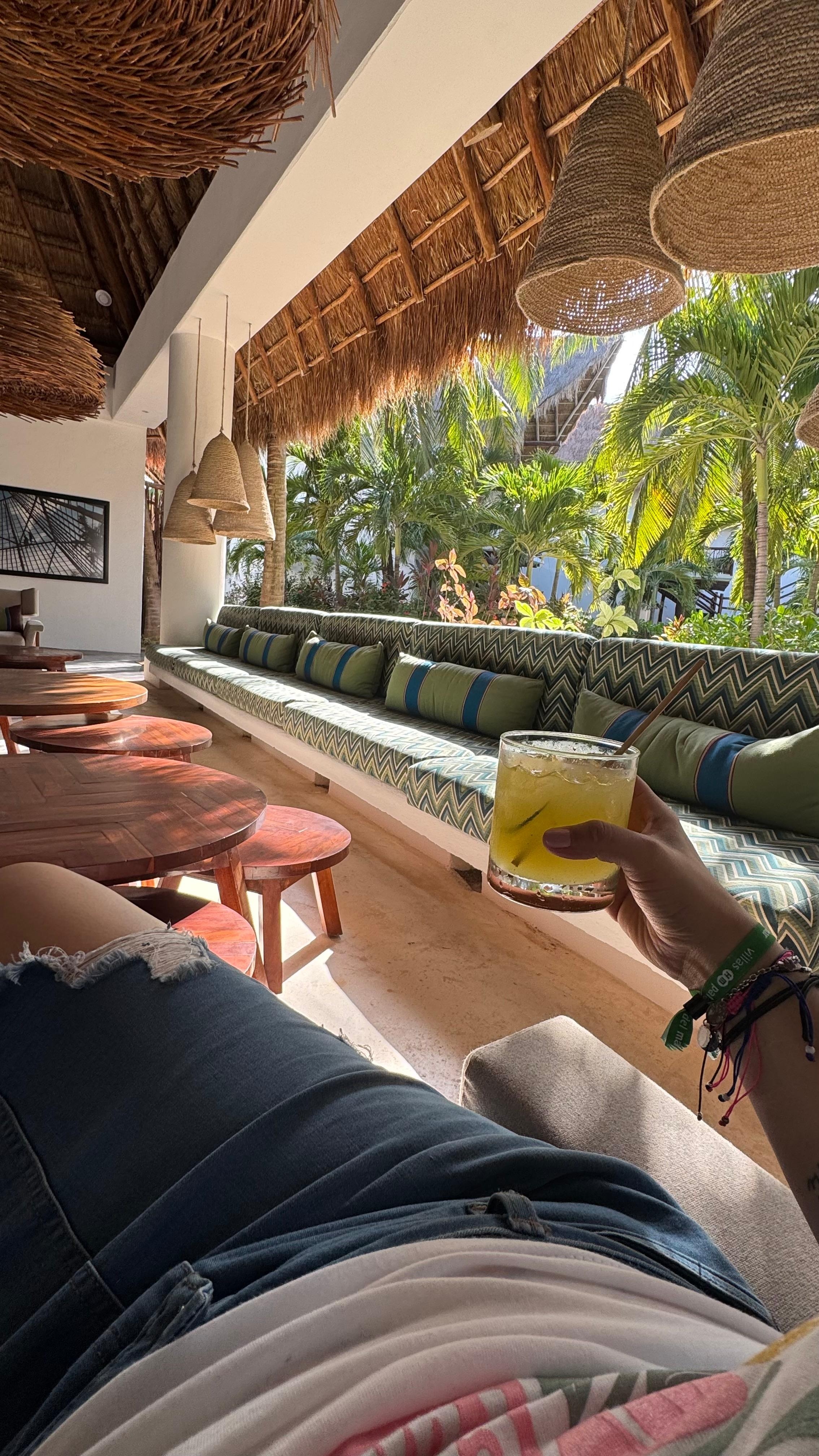 El llegar te reciben con un vaso de agua fresca ultra deli