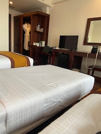 Two connecting rooms for two children, three adults. Grandma got to share with children. Worked very well.