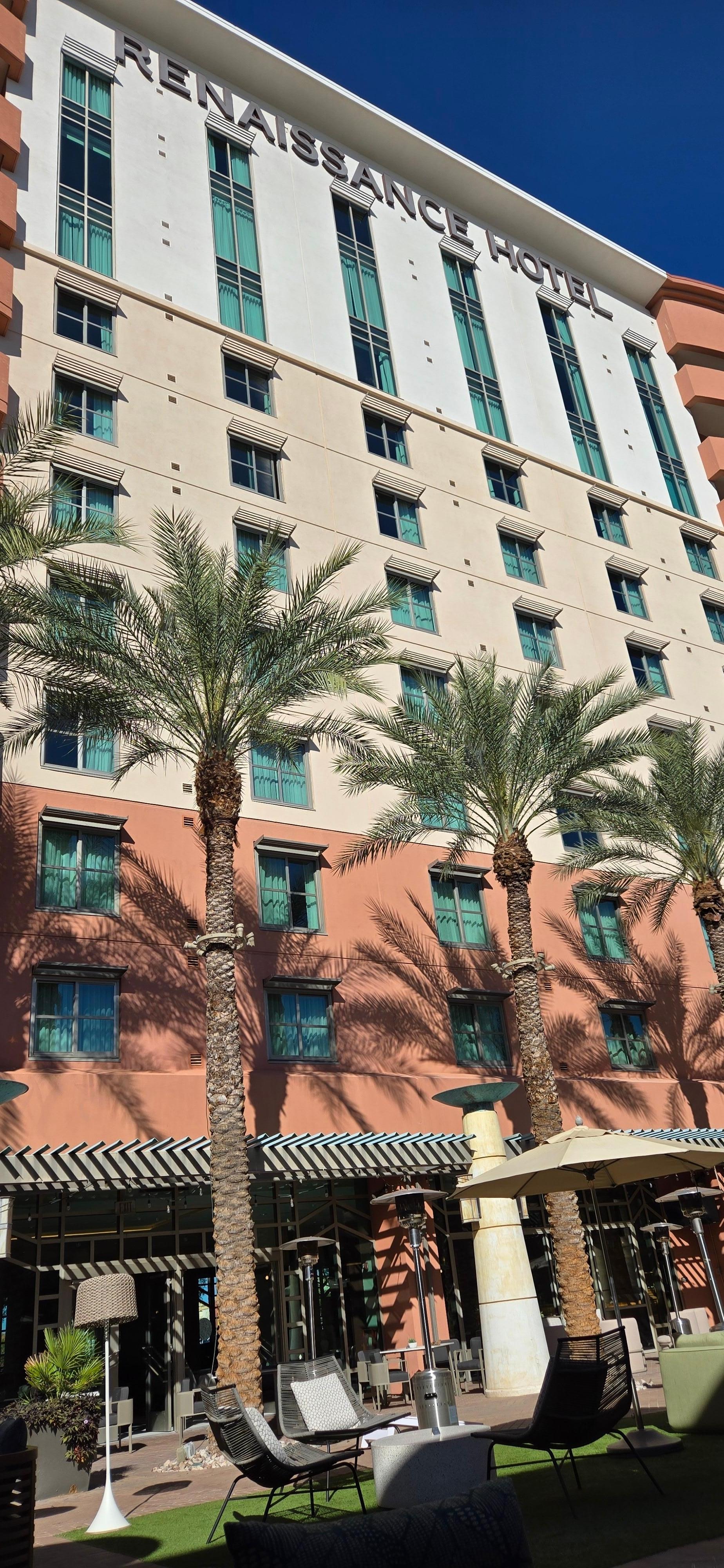 The courtyard was so peaceful and relaxing. 