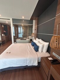 Stayed in sea view room and city view room.