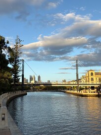 スワン川からのcove方向の眺め