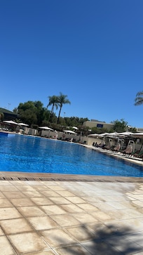 Piscine immense
