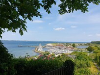 Fußweg zum Hafen.