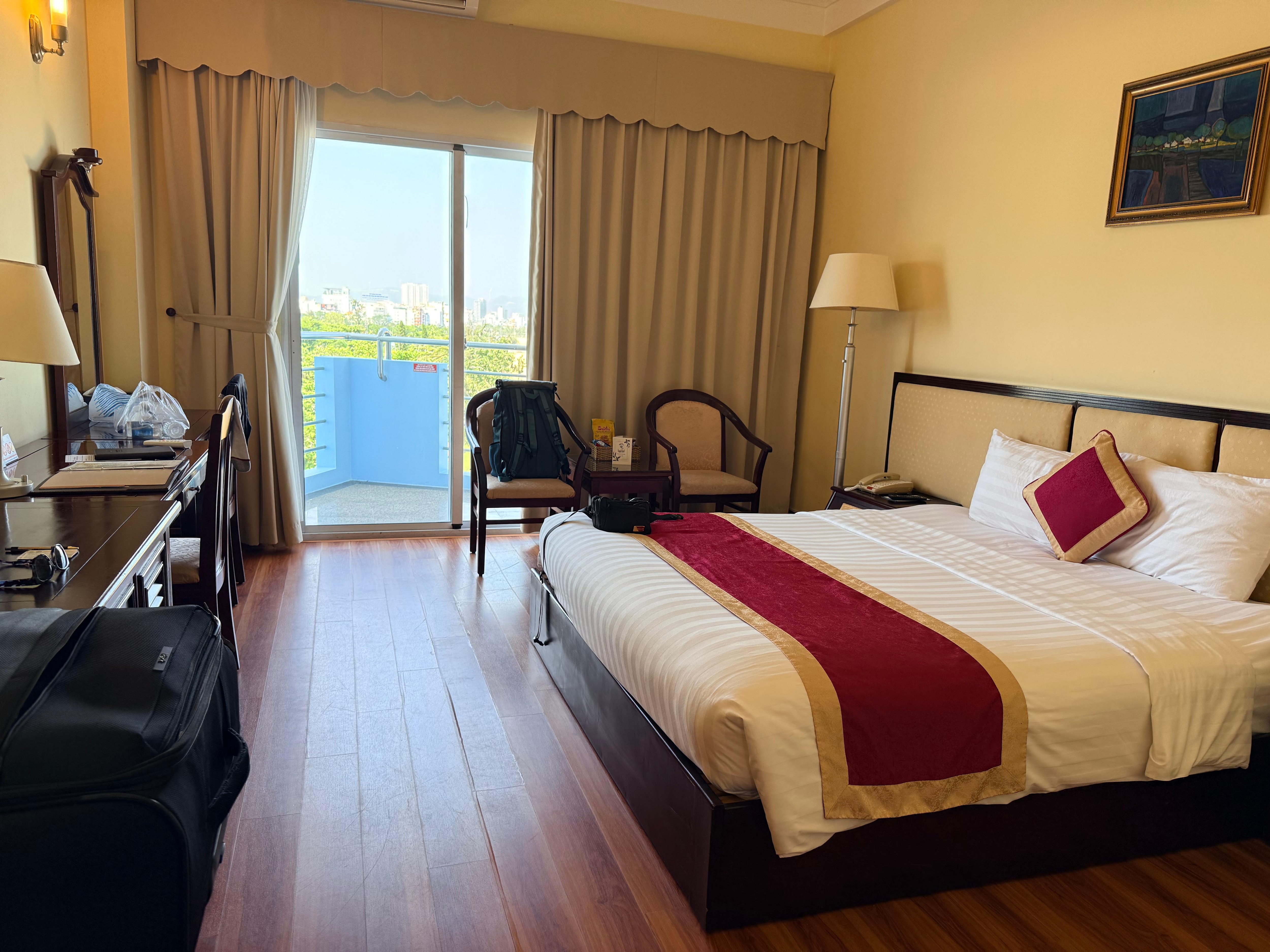 Nice size room and comfy bed 