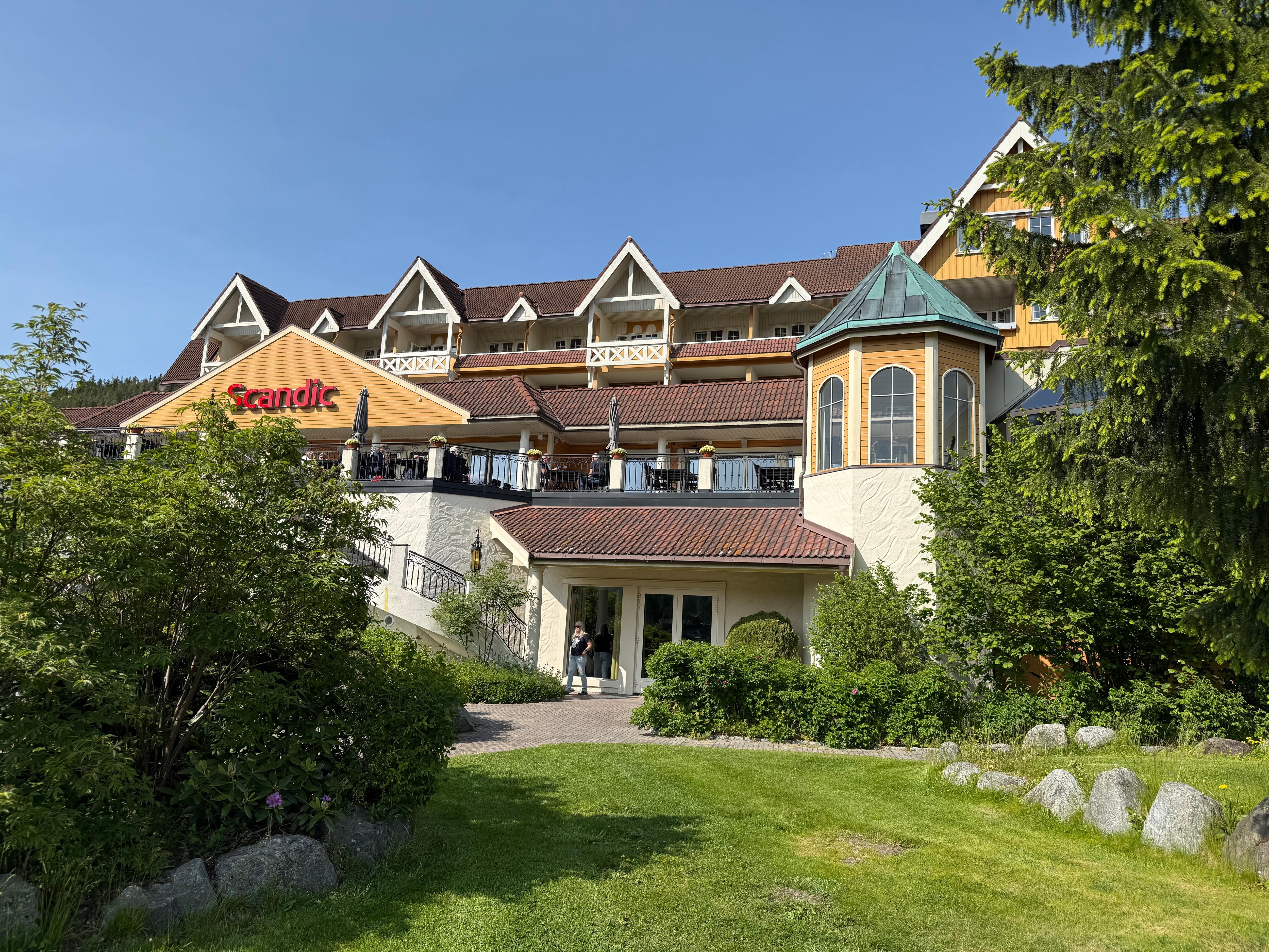 Hotellet sett nedenfra