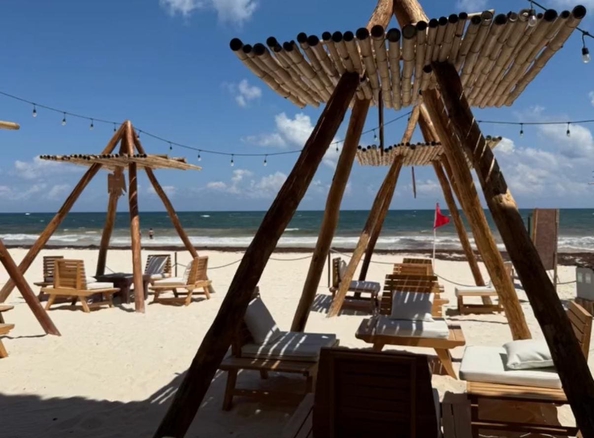 Restaurant on the beach 