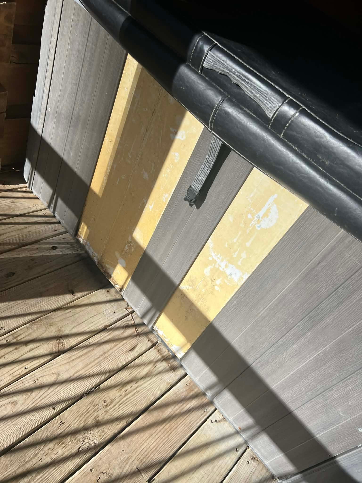 Jacuzzi hot tub one jet works the rest had sand and rock material in them. Falling apart on the outsid