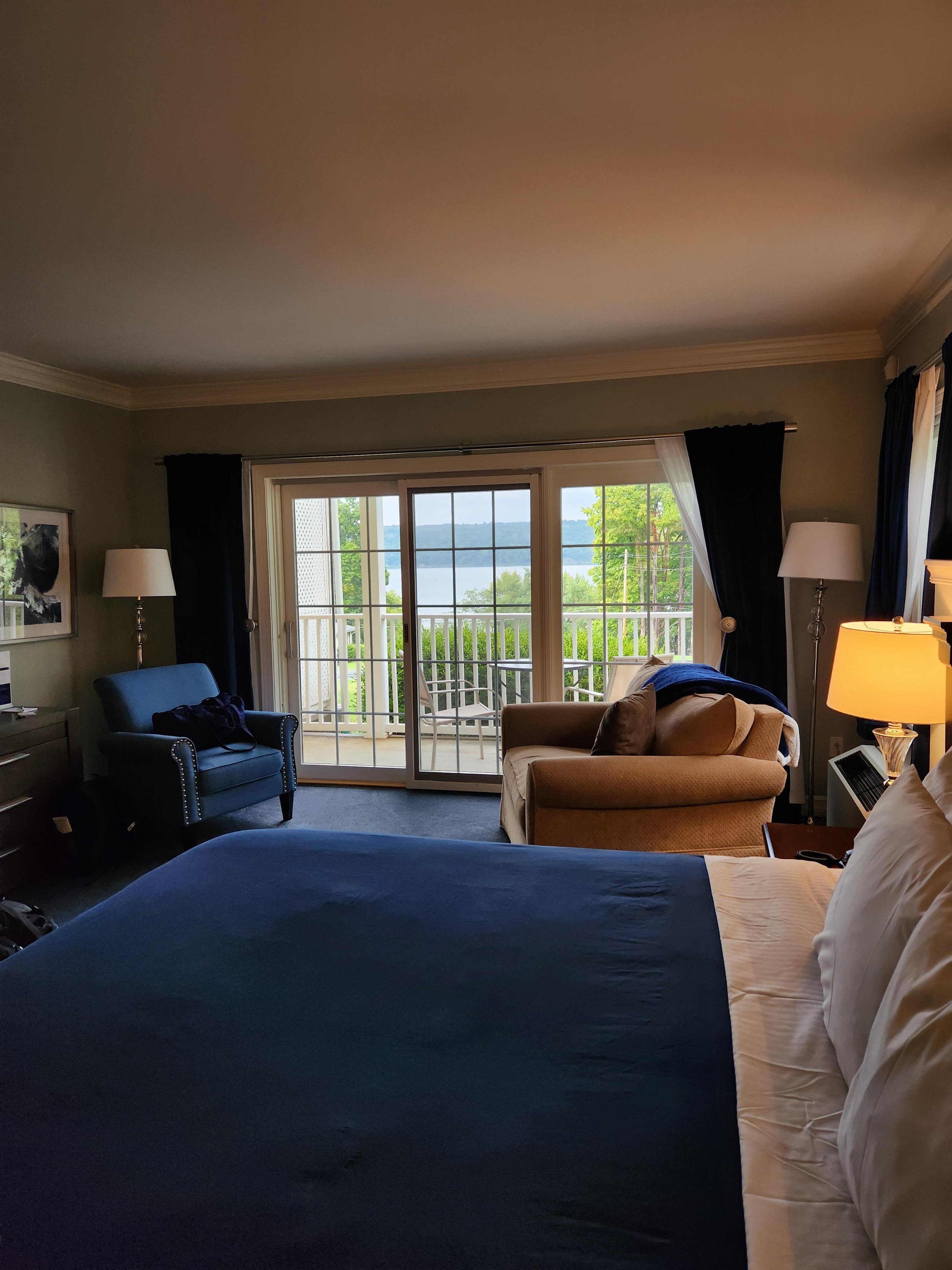 Lakeview Room (doesn't show bathroom with jacuzzi tub)