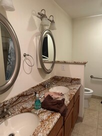 Master bedroom sinks.