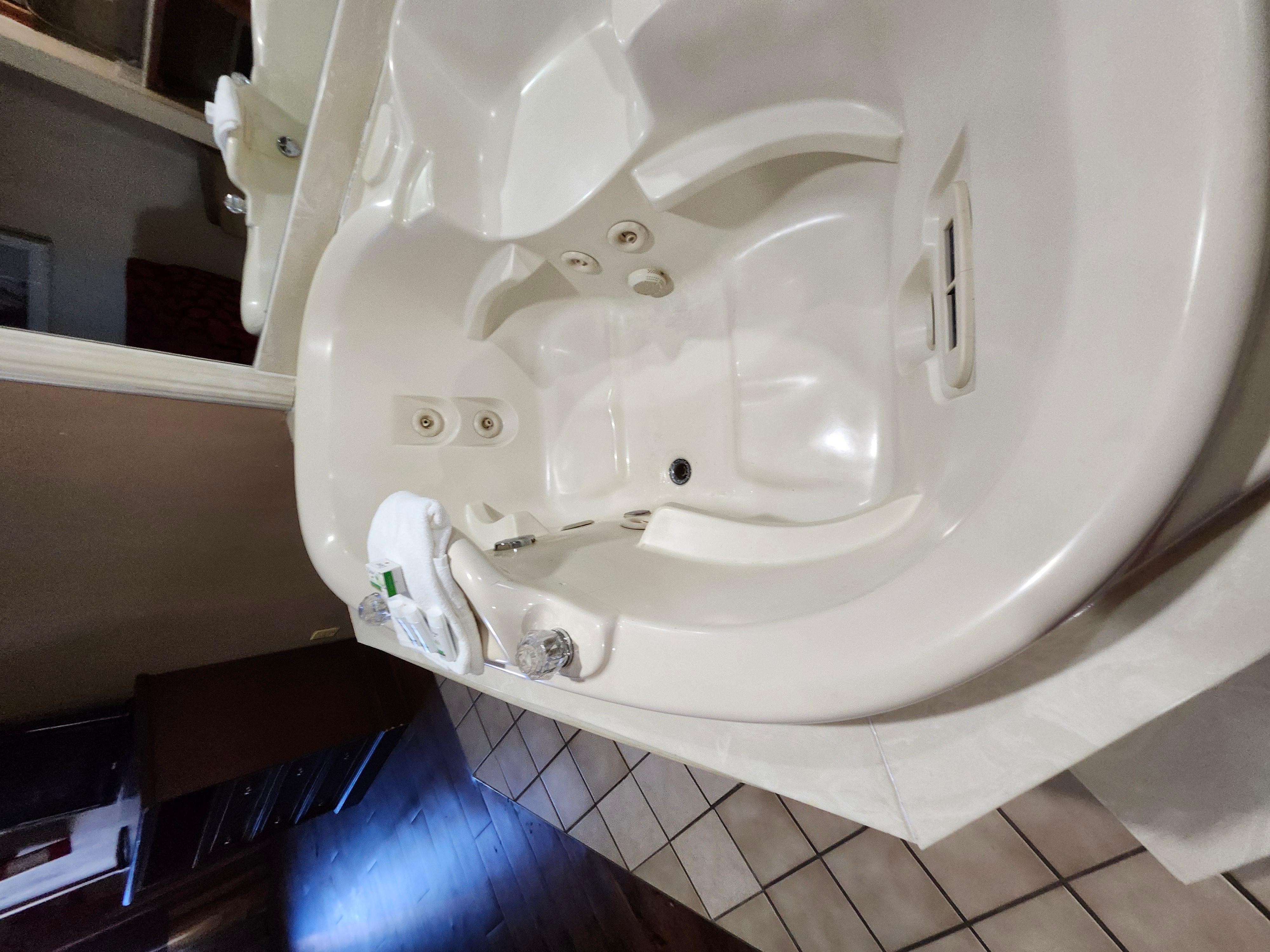 Hot tub jets looked dirty and no stopper for the drain.