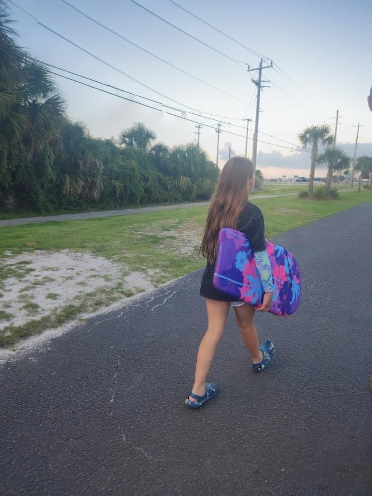 Easy walk to the beach (and pier, three restaurants and convenient store)