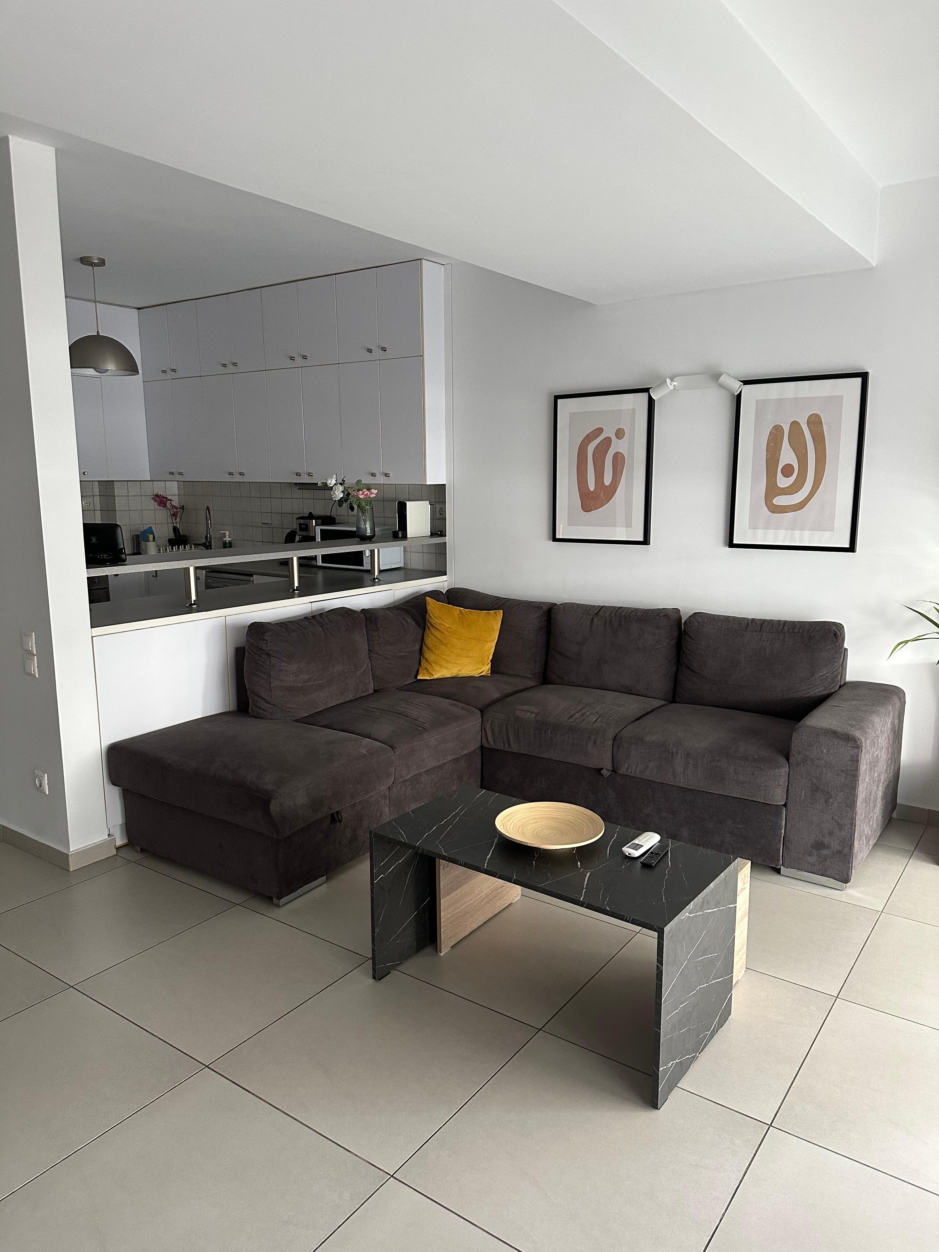 Large comfortable living room & dining area