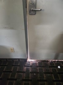 Door with big crack unsafe