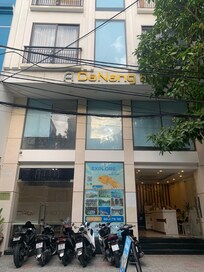 ネオンカンが外れてて古めかしかったです。