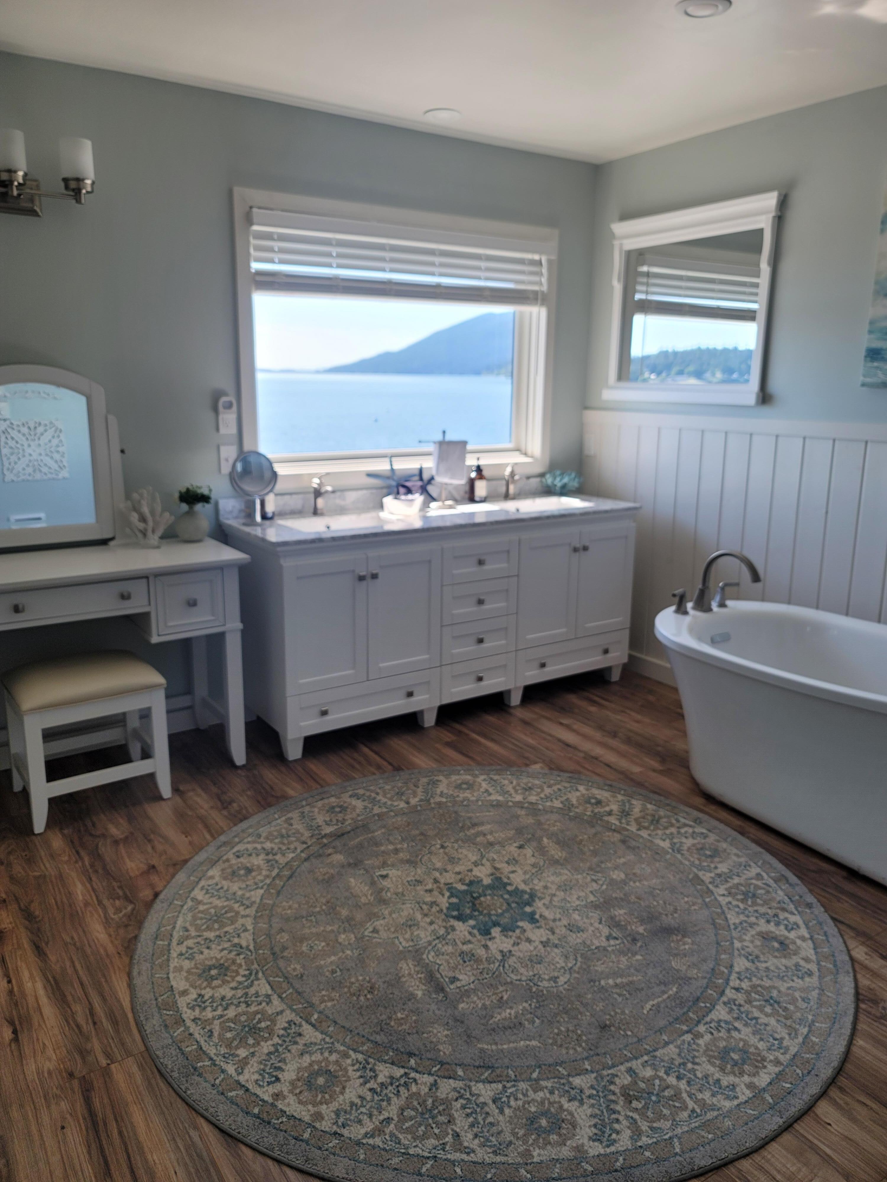 Main bathroom. GORGEOUS!! 