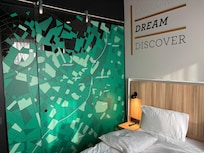 Plan de Bruxelles sur porte de lac salle de bain