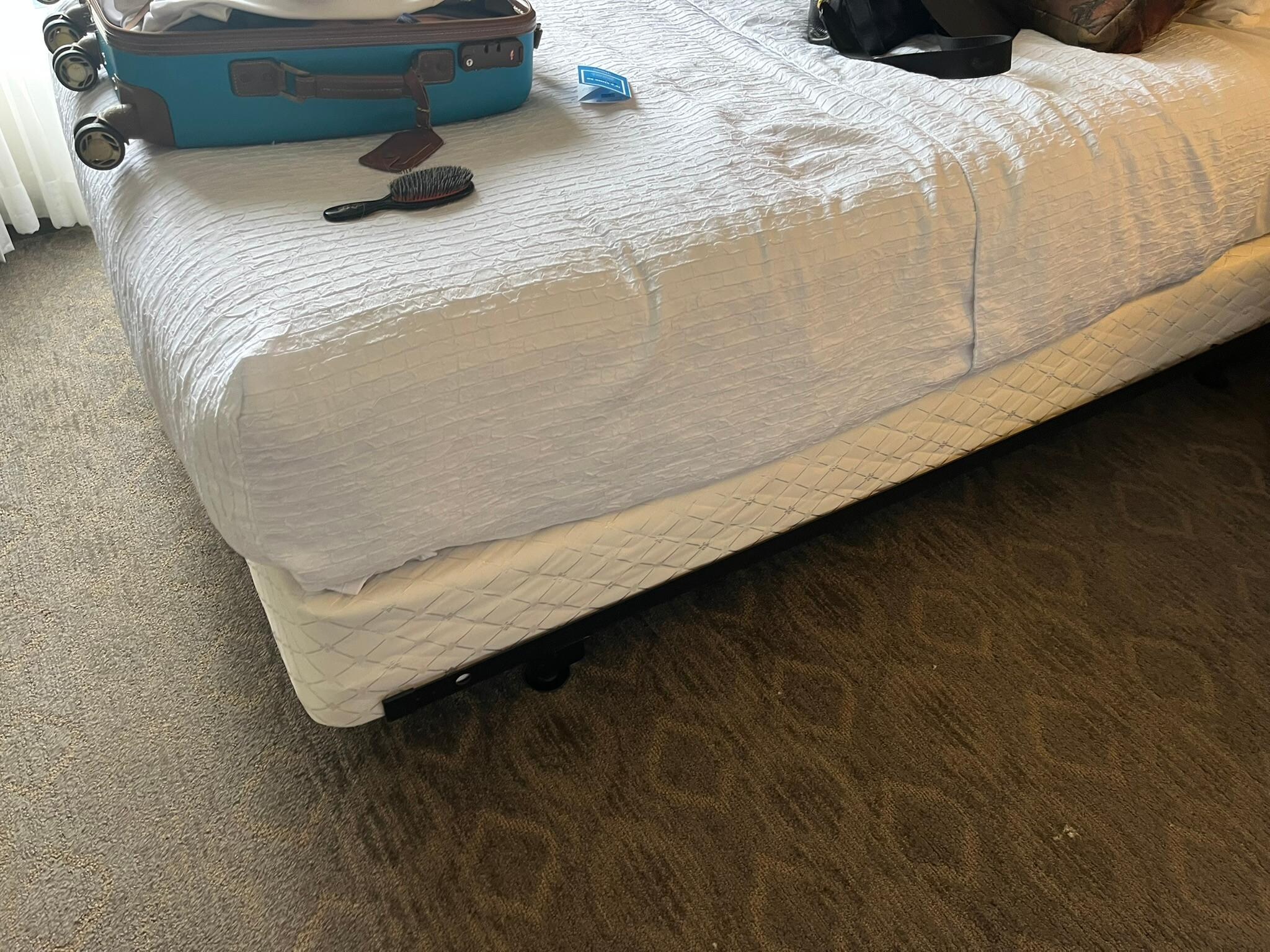 Beds had no shirting rug worn and not vacuumed 