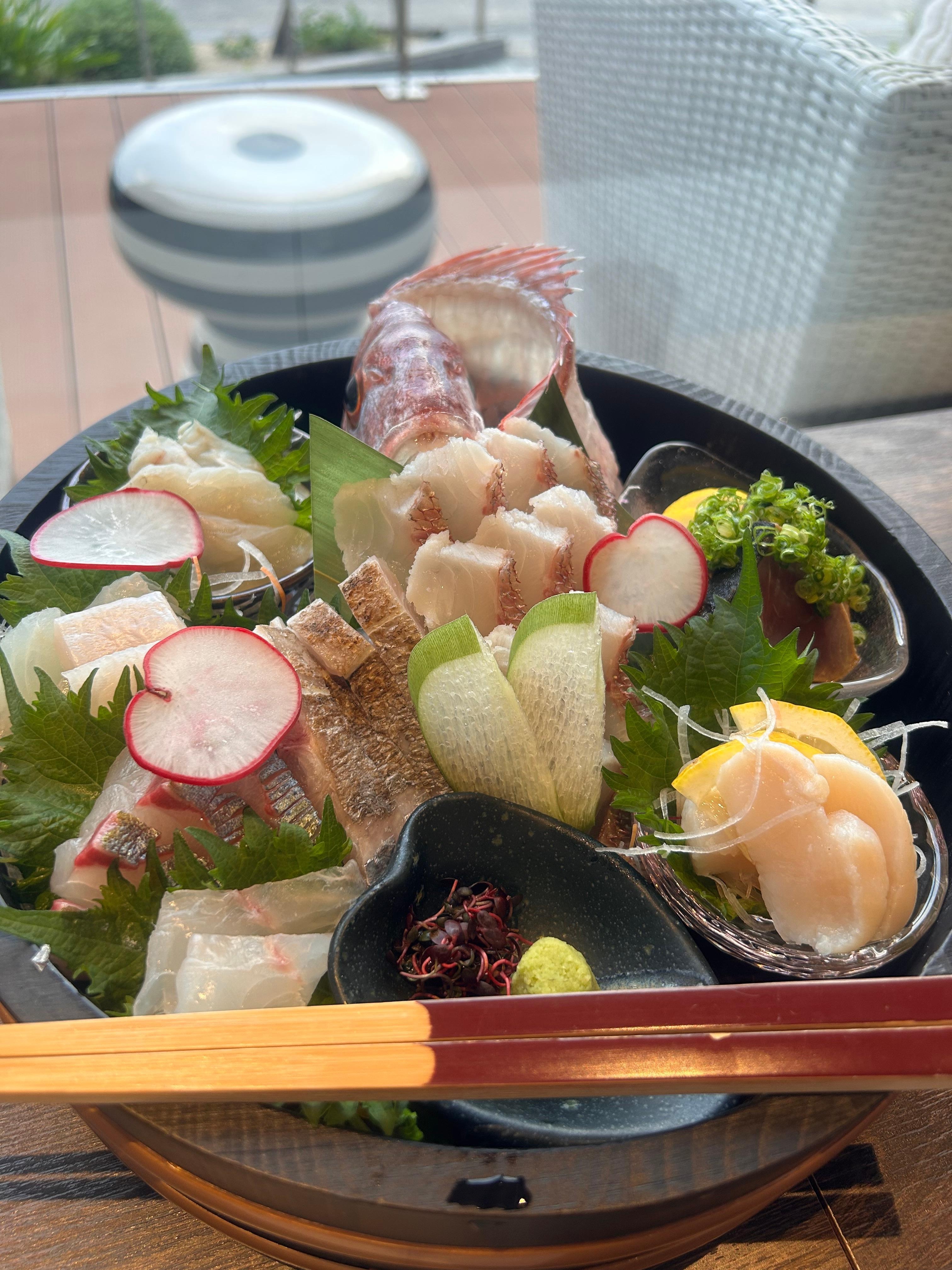 夕食にて、豪華な海鮮のお造りをいただきました😋