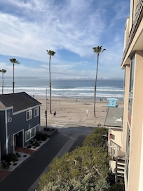 Ate breakfast in the balcony; as you can see, this is super close to the water.