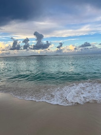 Beautiful setting of the Beach!!!very relaxing.