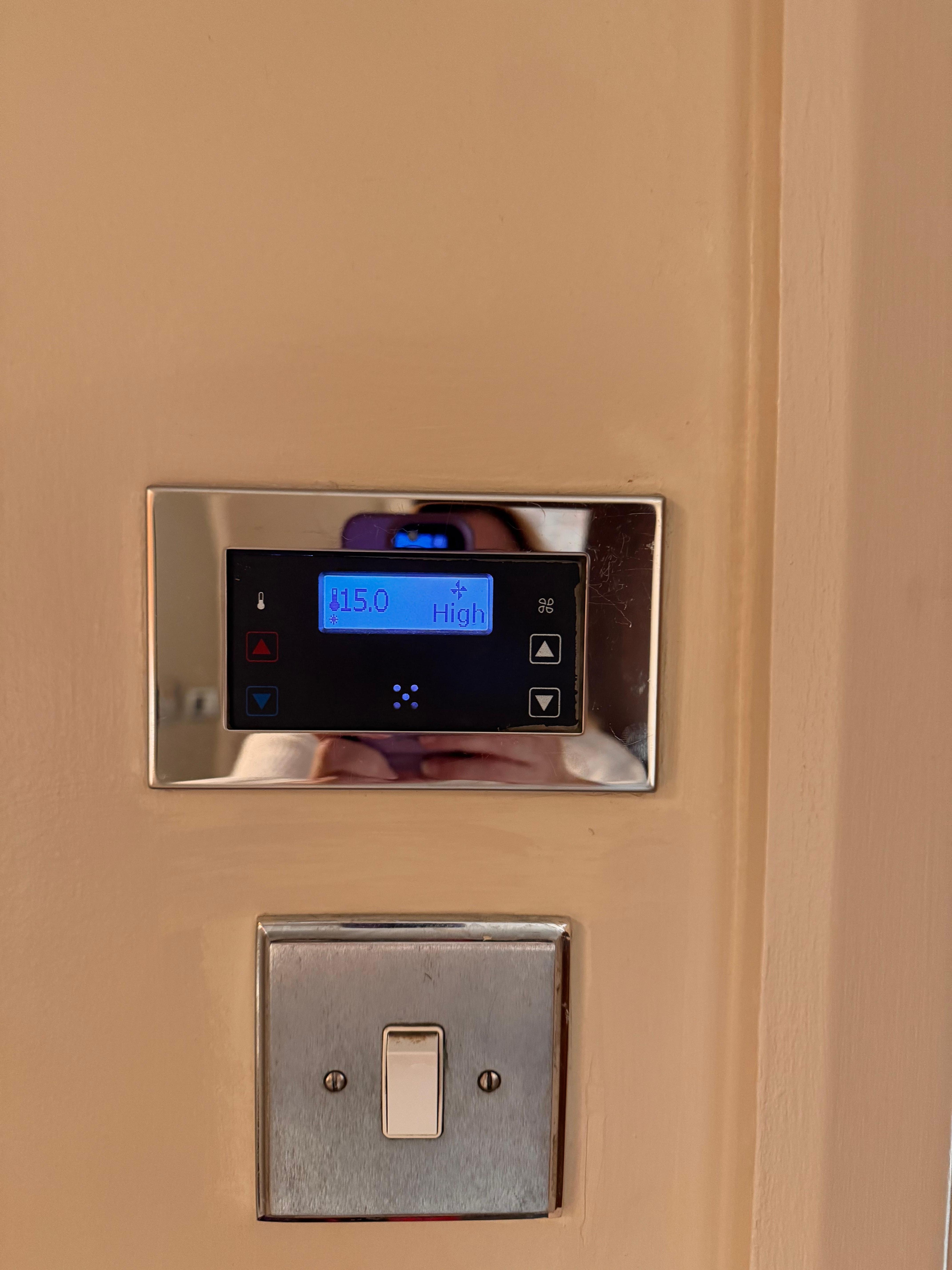 Air conditioning blowing out hot despite on lowest temperature 