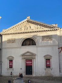 Looking across the Piazza of San Mauritzio in the morning