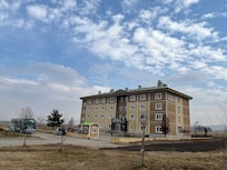 Şehirden çok uzakta.
Sadece yaz için uygun .