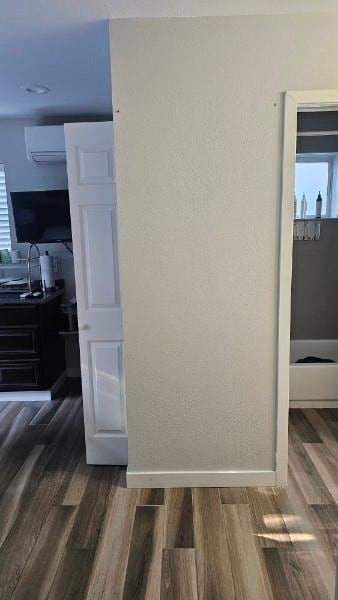 No mirror as advertised.