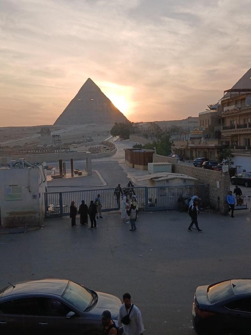 Sun going down in Giza.