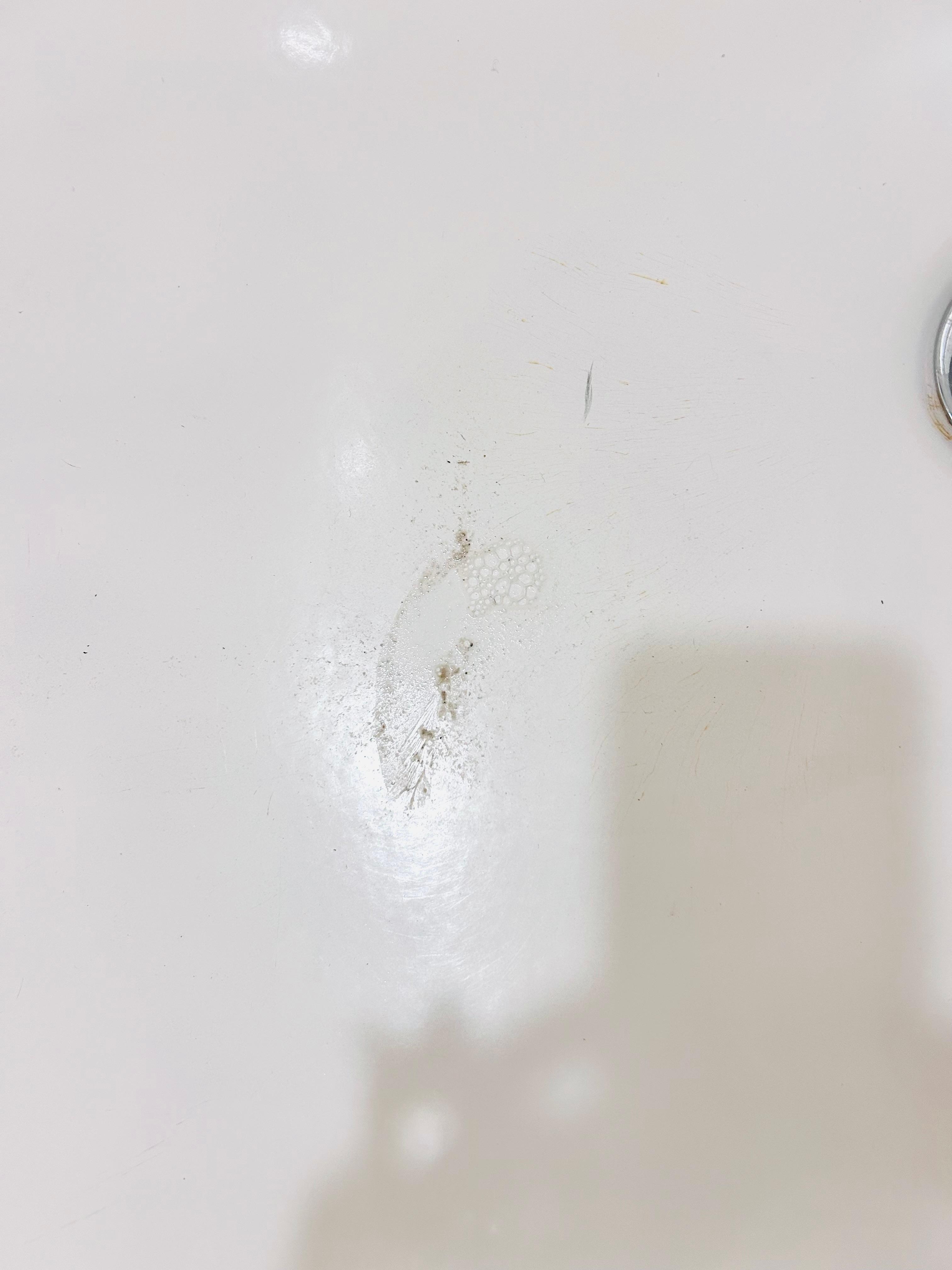 Greasy dirt in the bathtub 